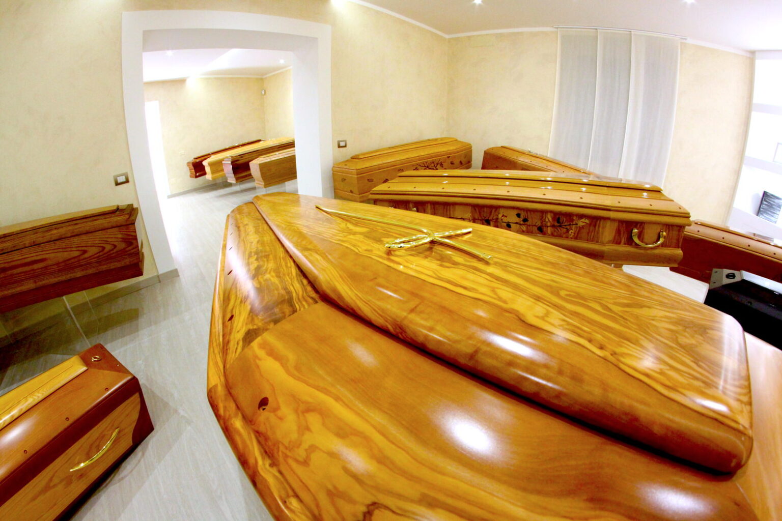 onoranze-funebri-silvestri-cofani-funebri-21-1536x1024